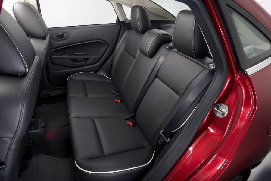  Ford Fiesta Sedan 2010 года  (US) (фото 11 из 21)